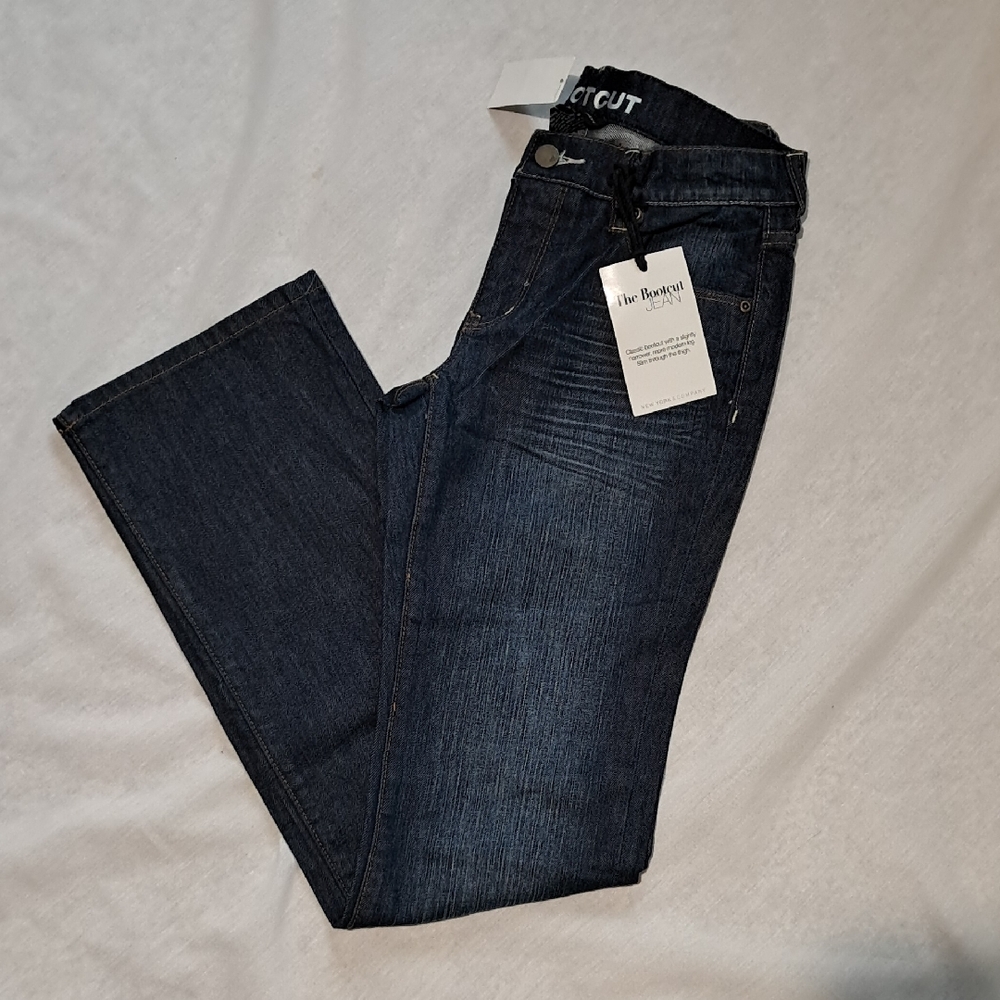 New York & Company The Bootcut Lowrise Jean. Dark Wash. Size 0.